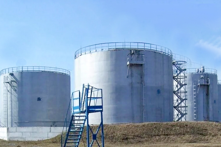 Монтаж конструкций крыши резервуара